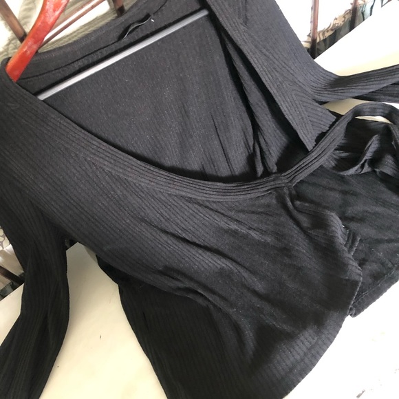 Coeor De Vague … black wraparound top - Picture 8 of 16